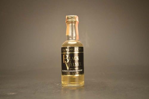 Black Velvet Blended Canadian Whisky 1594