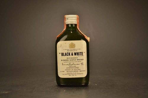 Black And White Buchanan'S Blended Scotch Whisky 1682